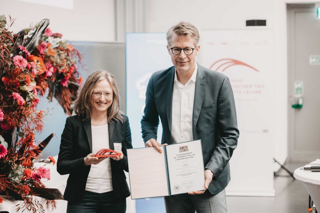 victoria-riess-erster-preis-fuer-gute-lehre-lehrbeauftragte-bayrisches-staatsministerium